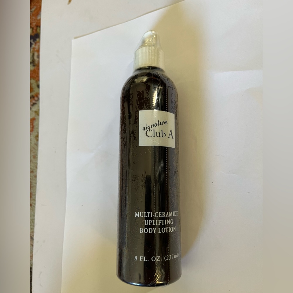 NWT: Signature Club A Multi-Ceramide Uplifting Lotion